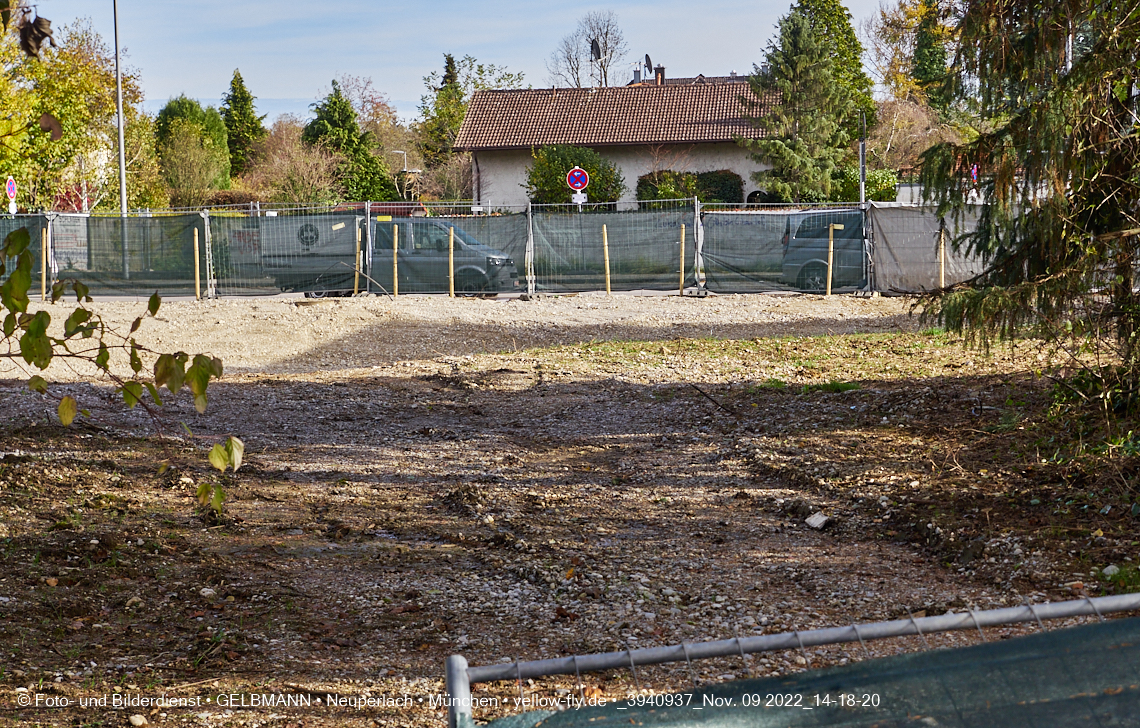 09.11.2022 - Abriss einer Villa am Hugo-Lang-Bogen 13 in Neuperlach-Trudering